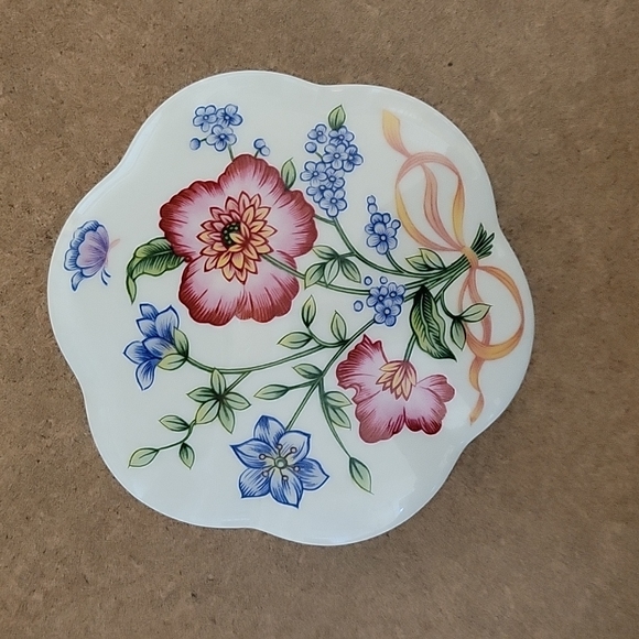 Jewelry box - Picture 1 of 4